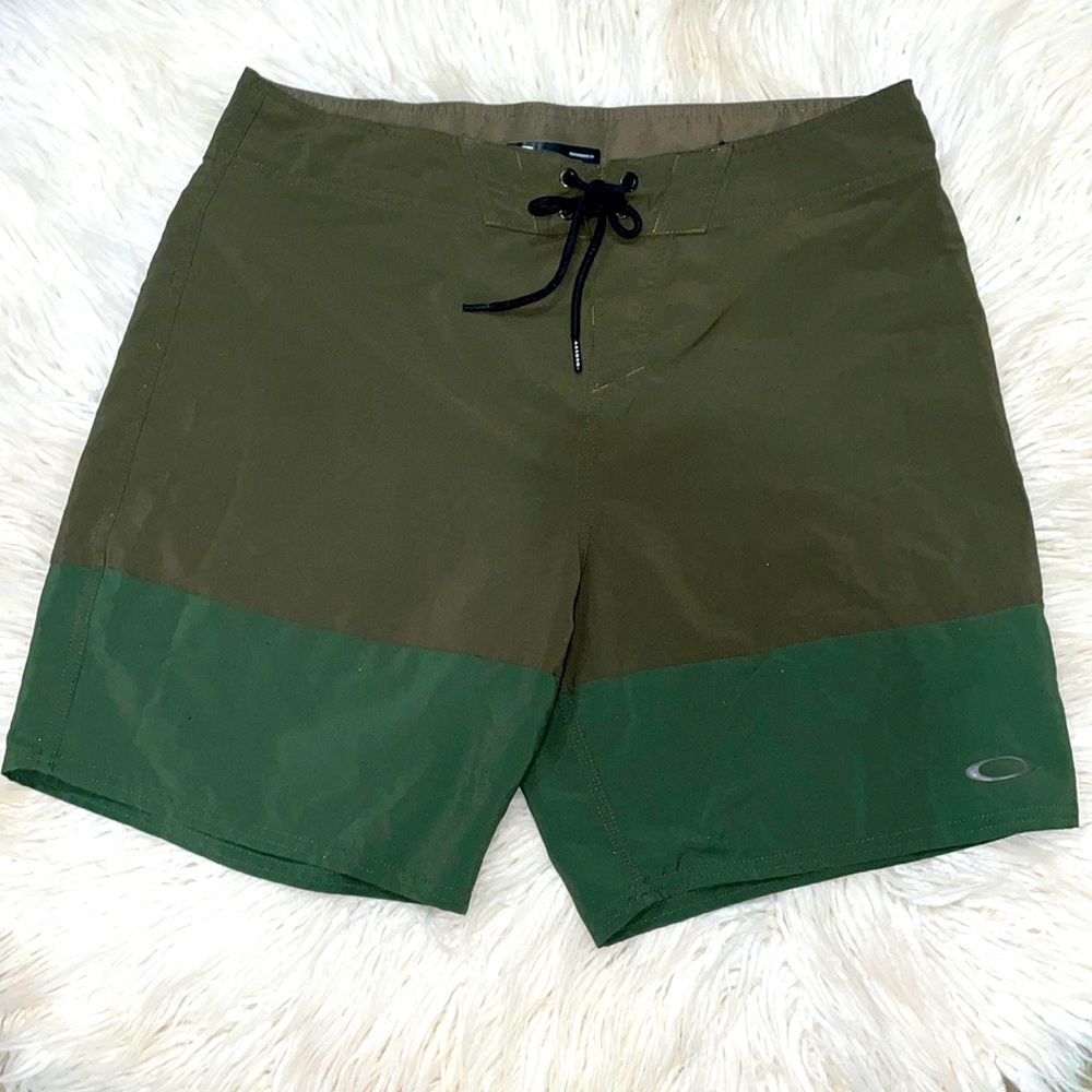 Oakley 18” board shorts men’s swim performance for 34